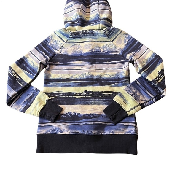 IVIVVA LULULEMON GIRLS SIZE 12 BLUE MOUNTAIN PATTERN ZIPPERED JACKET/HOODIE - Picture 5 of 10